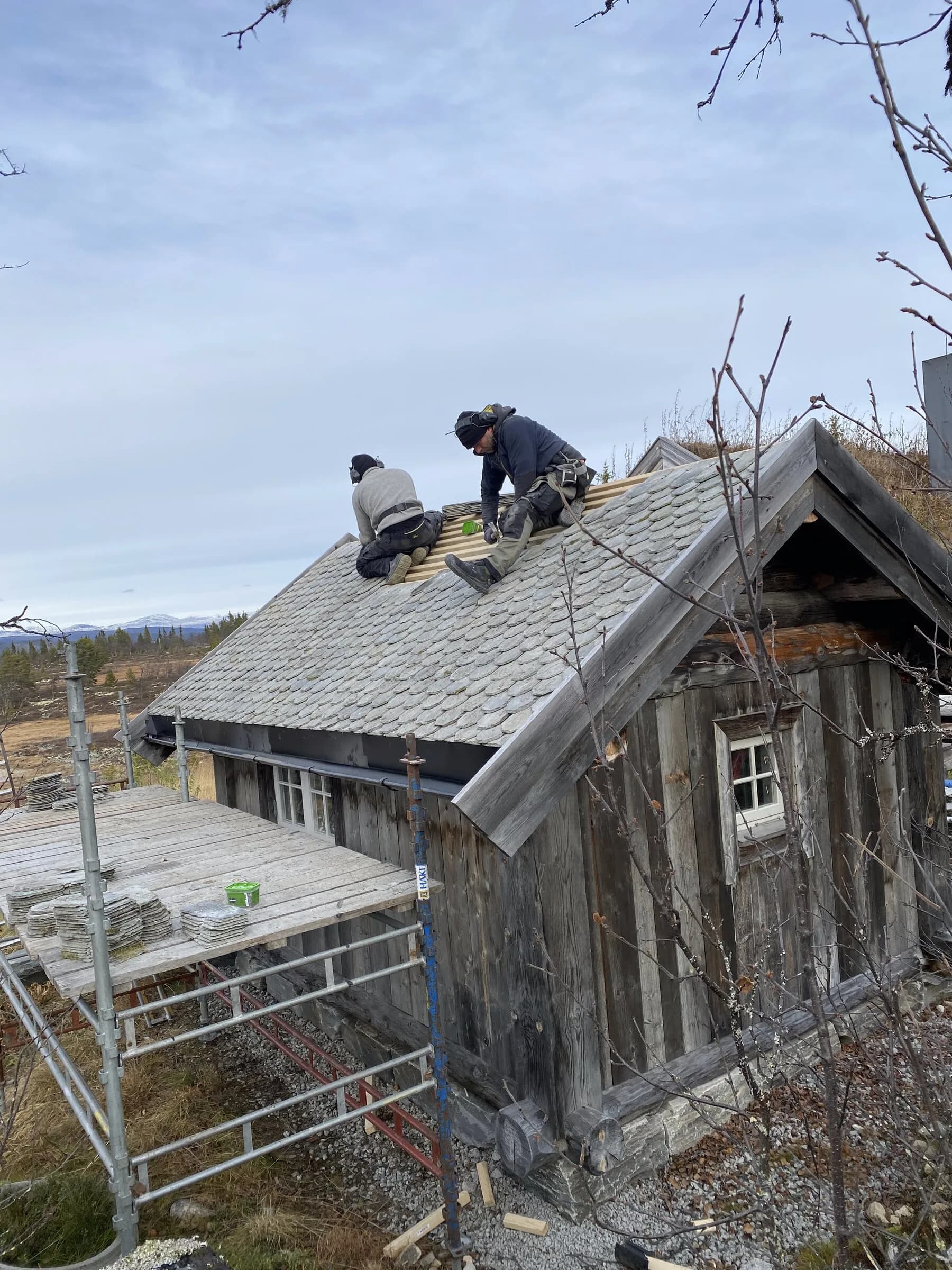 Rehabilitering av skifertak på eldre tømmerbygning